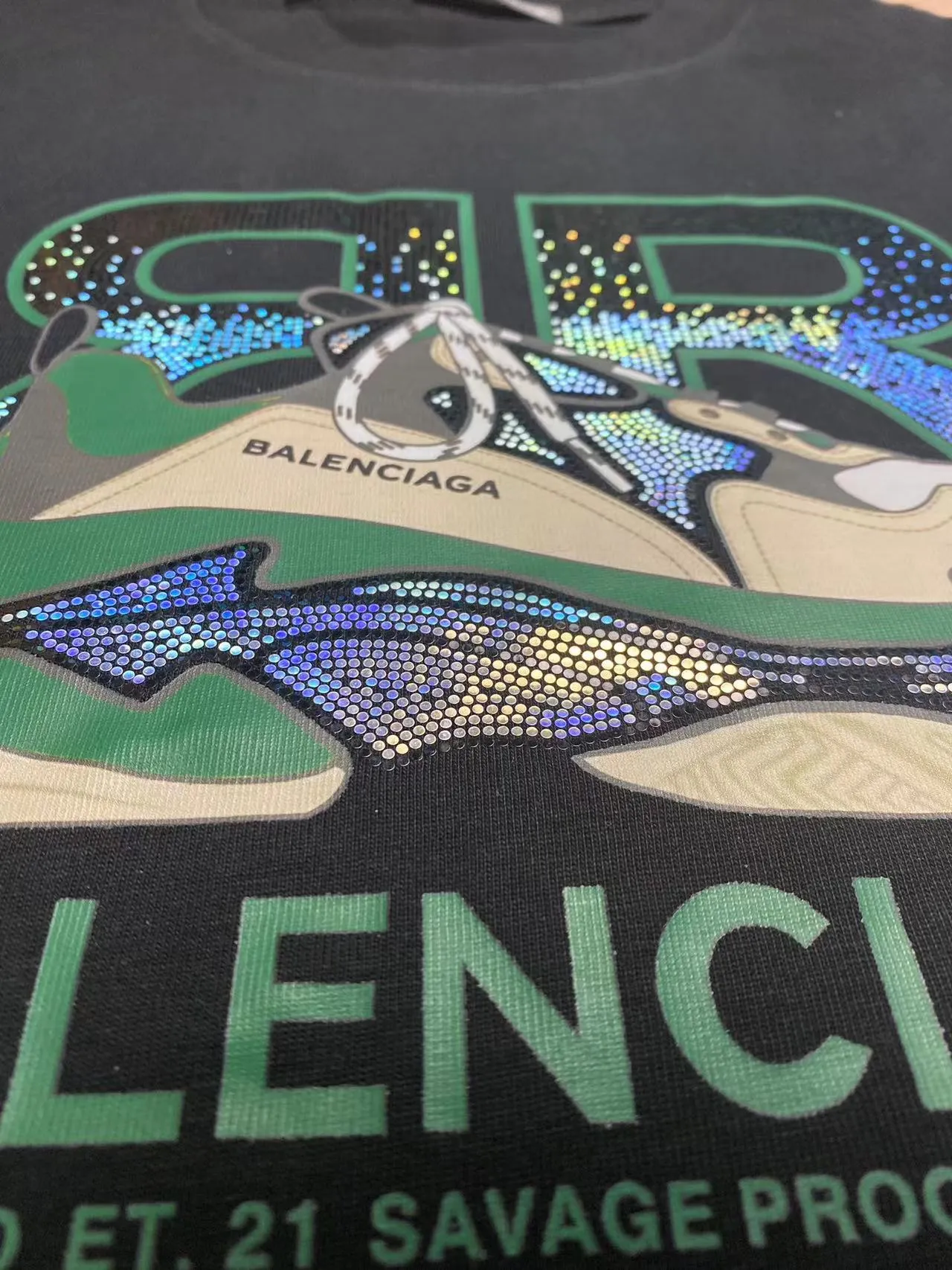 P80✨🔥 BALENCIAGA Paris sequined reflective letter printed short-sleeved T-shirt. Custom-woven and dyed 280g combed cotton heavyweight fabric. Zero color difference in threads. Perfect details. Differentiate from the current version on the market. Welcome to compare. Same Style for men and women. Must-sell in the picture above. Color: White Black Size: 1 2 3 4